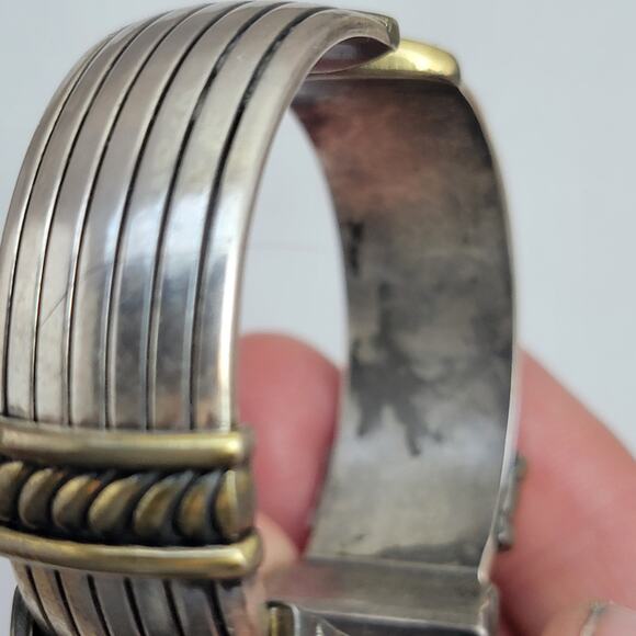 Vintage Watches Cameo Oval Quartz Watch with Two-Tone Etched Bracelet Design - Picture 4 of 10